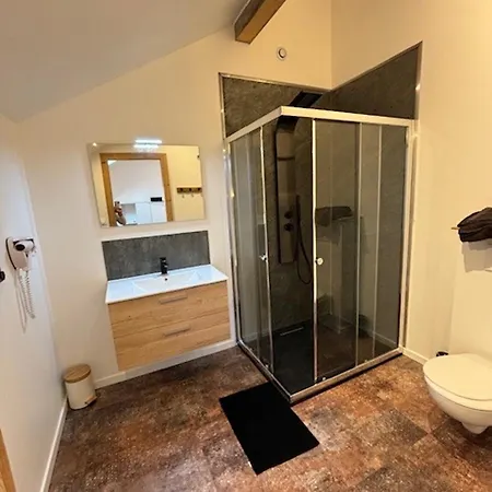 アパート Duplex Le Red Cedar Avec Terrasse Et Jardin ジェラールメ